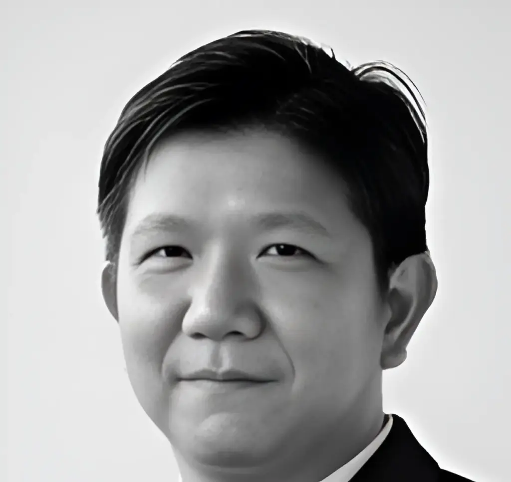 Professional business headshot used by Reis Informatica