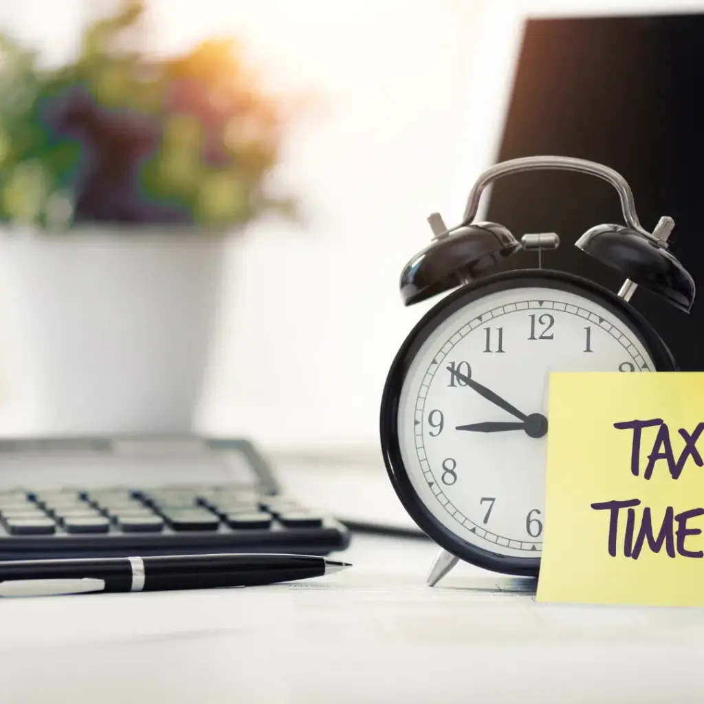 Reis Informatica business deadline reminder showing alarm clock and tax time note on office desk